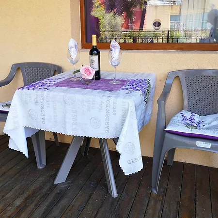 светлая новая студия в 公寓 普里莫尔斯科