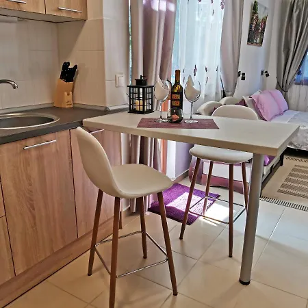 светлая новая студия в Apartament *