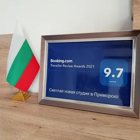 светлая новая студия в Apartament Primorsko