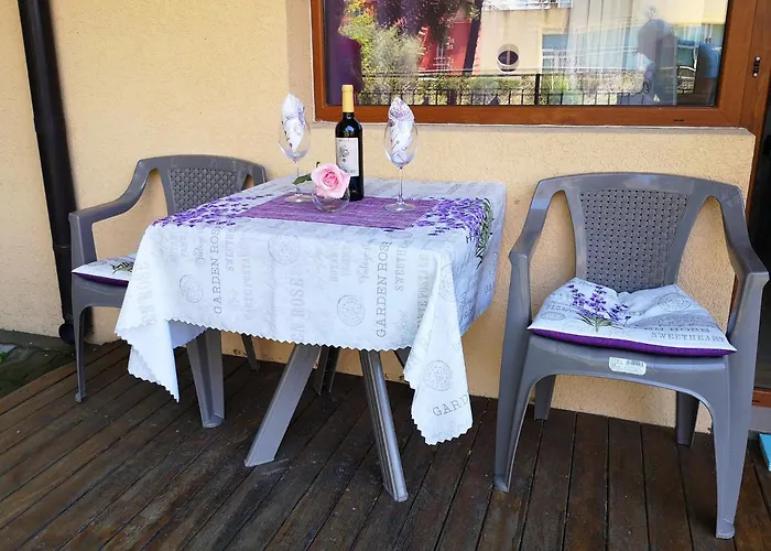 светлая новая студия в Апартамент Приморско