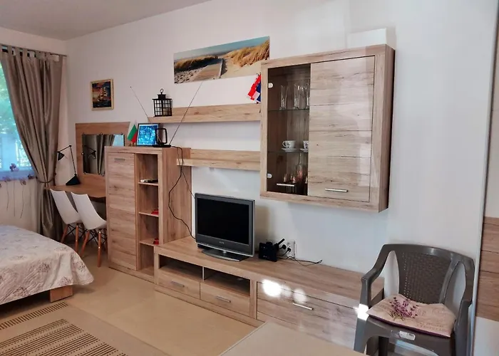 светлая новая студия в Апартаменты Приморско