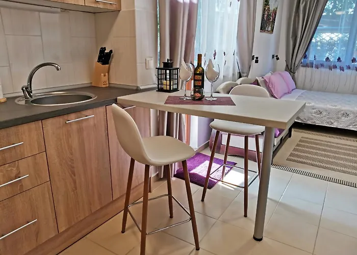 светлая новая студия в Апартаменты *