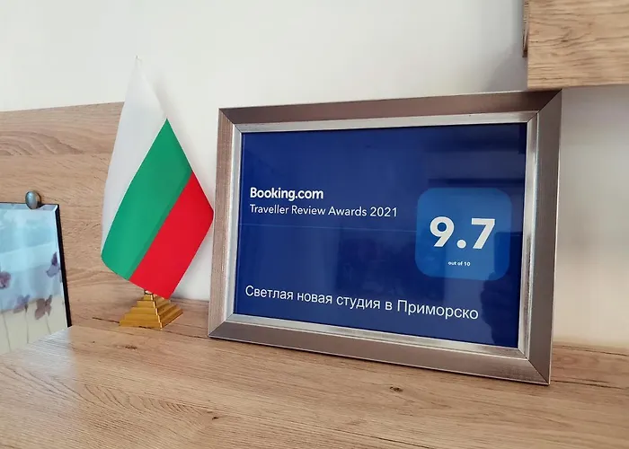 светлая новая студия в Апартаменты Приморско